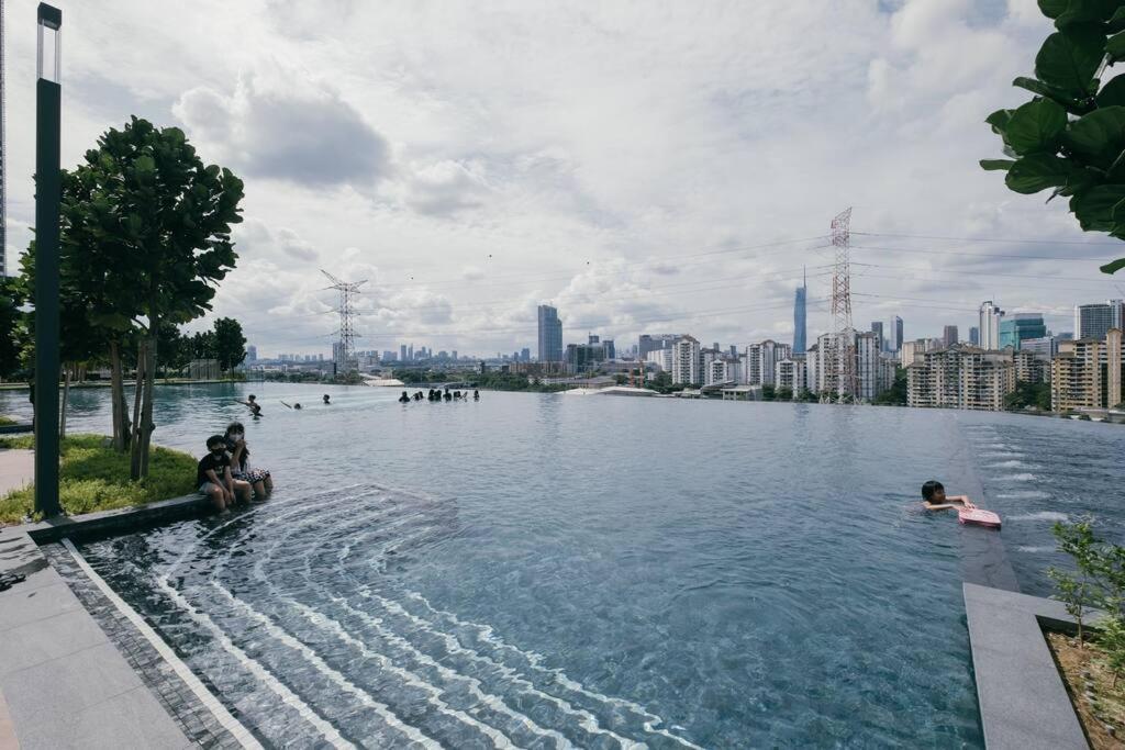 The Rest Nest Modern M Vertica 4br Infinity Pool Pangsapuri *