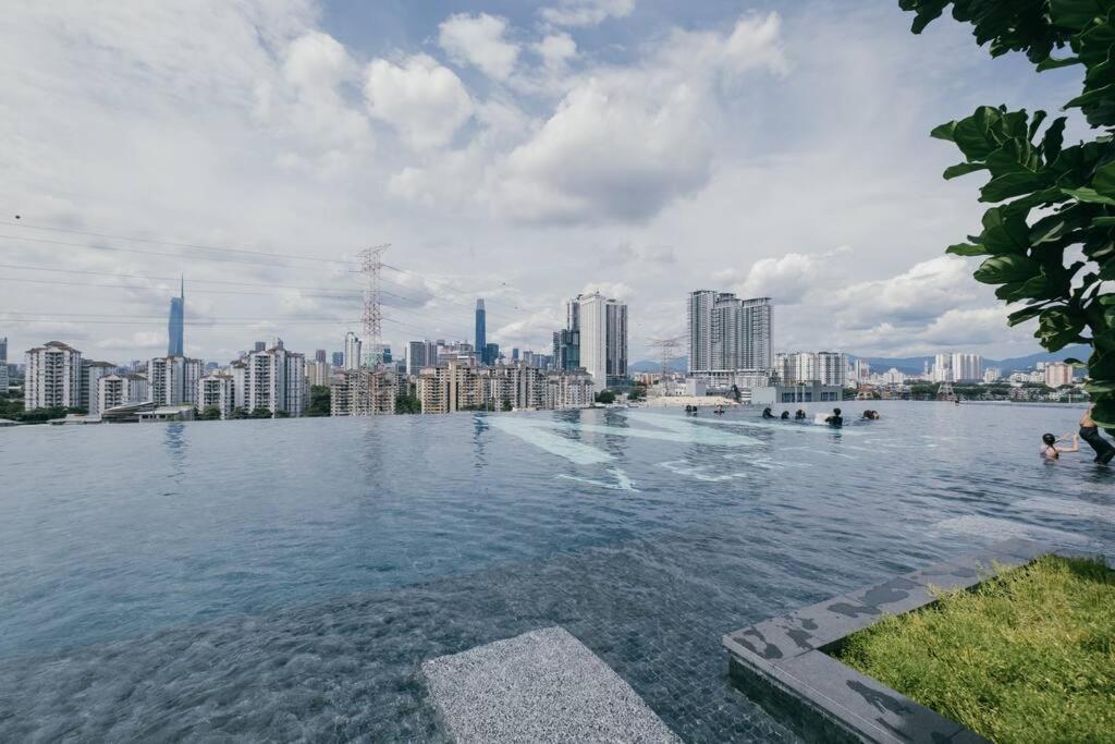 The Rest Nest Modern M Vertica 4br Infinity Pool