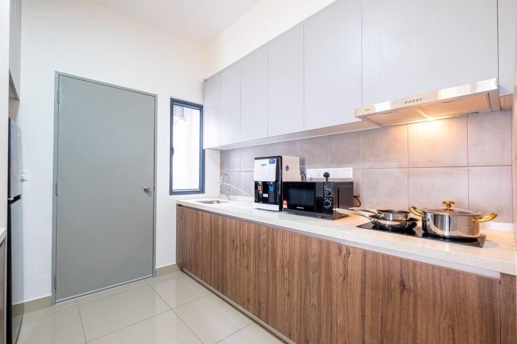 The Rest Nest Modern M Vertica 4br Infinity Pool Pangsapuri Kuala Lumpur